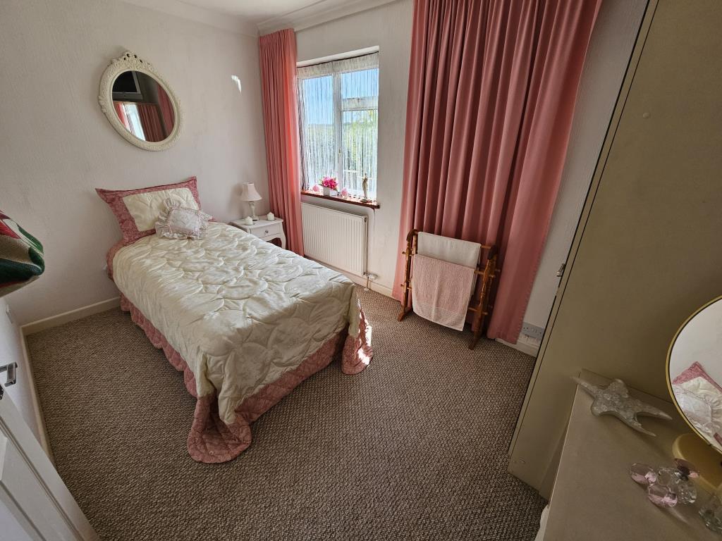 Lot: 89 - LINK DETACHED HOUSE WITH VIEWS IN A POPULAR LOCATION - Bedroom